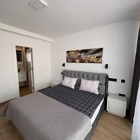 Апартаменти New & Cosy At *